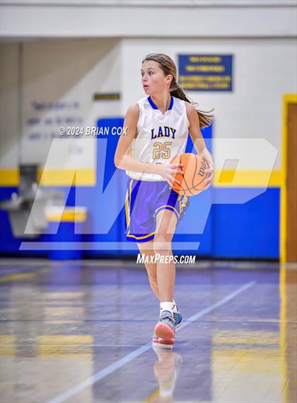 Thumbnail 3 in Mountain Home vs Yellville-Summit (Mountain Home Jr Invitational) photogallery.
