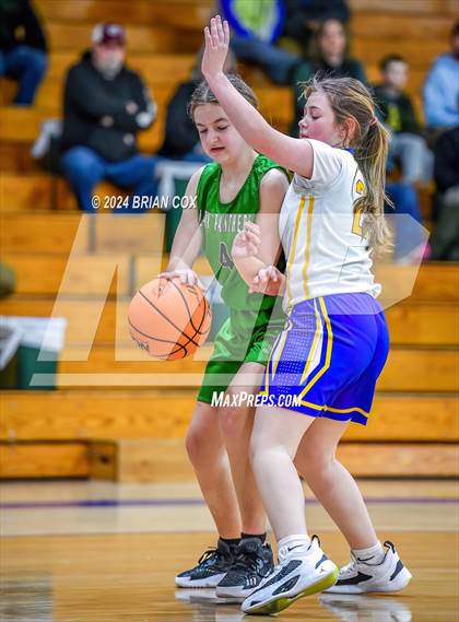 Thumbnail 3 in Mountain Home vs Yellville-Summit (Mountain Home Jr Invitational) photogallery.