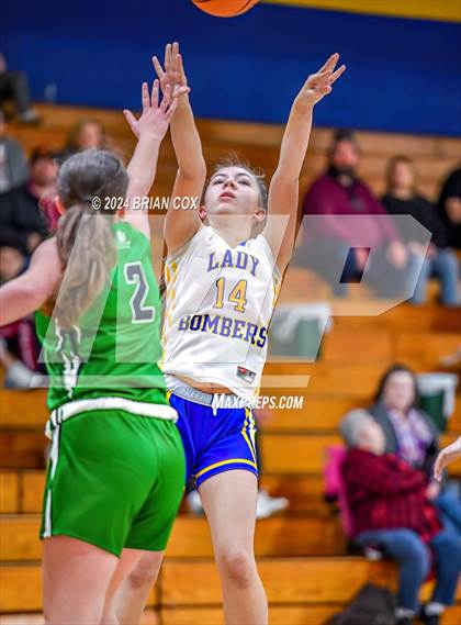 Thumbnail 2 in Mountain Home vs Yellville-Summit (Mountain Home Jr Invitational) photogallery.