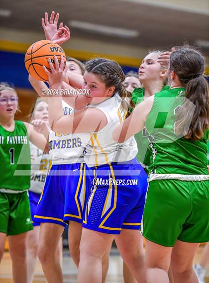 Thumbnail 3 in Mountain Home vs Yellville-Summit (Mountain Home Jr Invitational) photogallery.