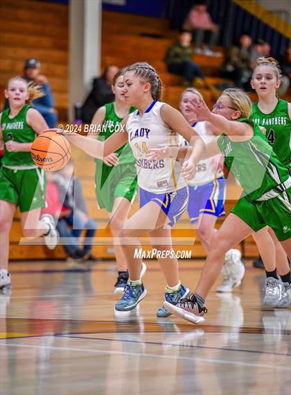Thumbnail 2 in Mountain Home vs Yellville-Summit (Mountain Home Jr Invitational) photogallery.
