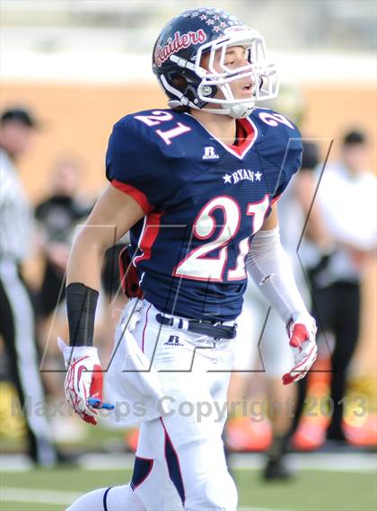 Thumbnail 2 in Denton Ryan vs Fossil Ridge (UIL 5A Regional Playoff) photogallery.