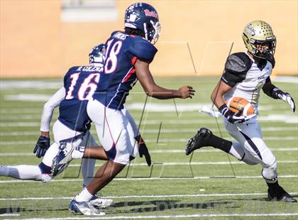 Thumbnail 3 in Denton Ryan vs Fossil Ridge (UIL 5A Regional Playoff) photogallery.