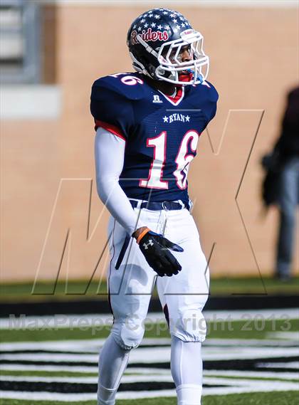 Thumbnail 3 in Denton Ryan vs Fossil Ridge (UIL 5A Regional Playoff) photogallery.