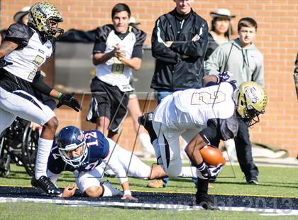 Thumbnail 3 in Denton Ryan vs Fossil Ridge (UIL 5A Regional Playoff) photogallery.