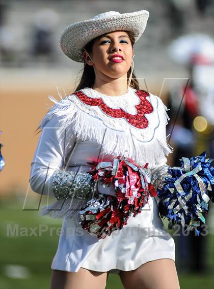 Thumbnail 1 in Denton Ryan vs Fossil Ridge (UIL 5A Regional Playoff) photogallery.