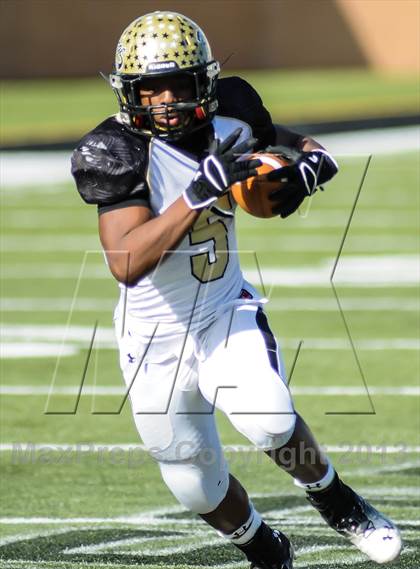 Thumbnail 1 in Denton Ryan vs Fossil Ridge (UIL 5A Regional Playoff) photogallery.