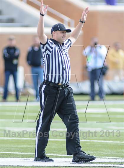 Thumbnail 2 in Denton Ryan vs Fossil Ridge (UIL 5A Regional Playoff) photogallery.
