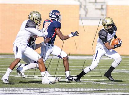 Thumbnail 2 in Denton Ryan vs Fossil Ridge (UIL 5A Regional Playoff) photogallery.