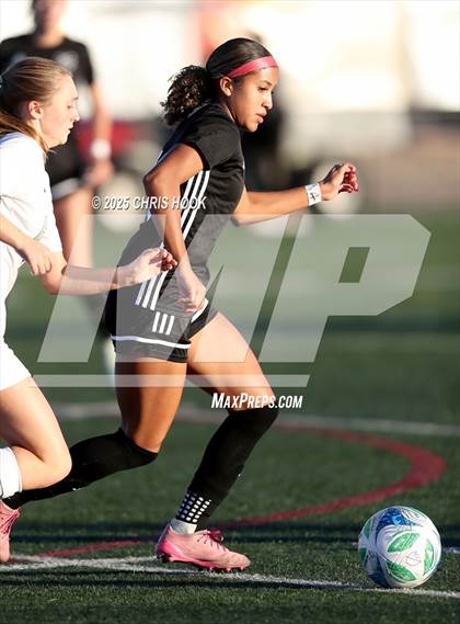 Thumbnail 3 in Tanque Verde vs Salpointe Catholic (Kelly Pierce Soccer Tournament) photogallery.