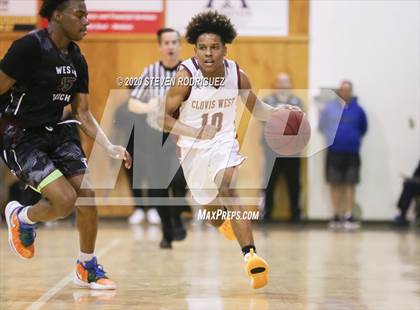 Thumbnail 1 in Clovis West vs. Weston Ranch photogallery.