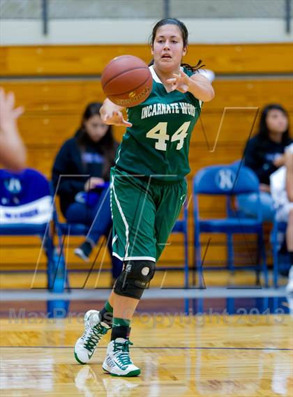Thumbnail 3 in Warren vs Incarnate Word photogallery.