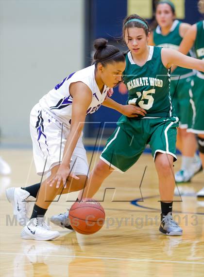 Thumbnail 3 in Warren vs Incarnate Word photogallery.
