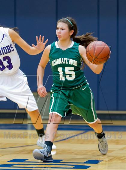 Thumbnail 1 in Warren vs Incarnate Word photogallery.