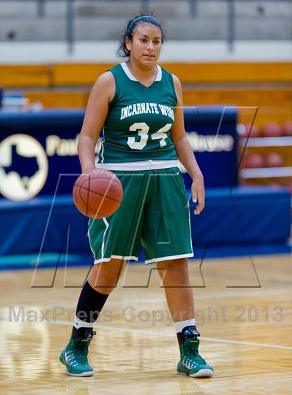 Thumbnail 3 in Warren vs Incarnate Word photogallery.