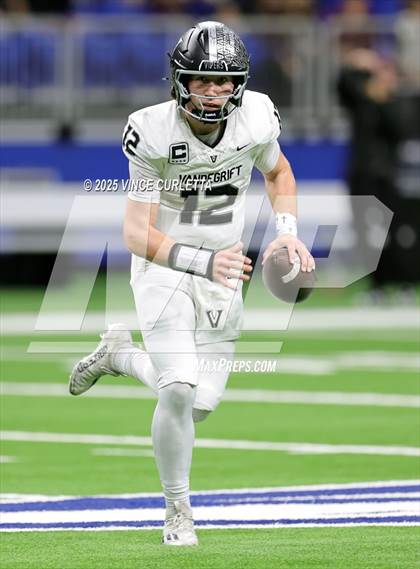 Thumbnail 3 in Dripping Springs vs. Vandegrift (UIL 6A D2 Football Quarterfinal) photogallery.