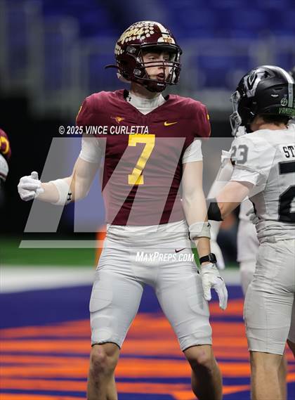 Thumbnail 3 in Dripping Springs vs. Vandegrift (UIL 6A D2 Football Quarterfinal) photogallery.