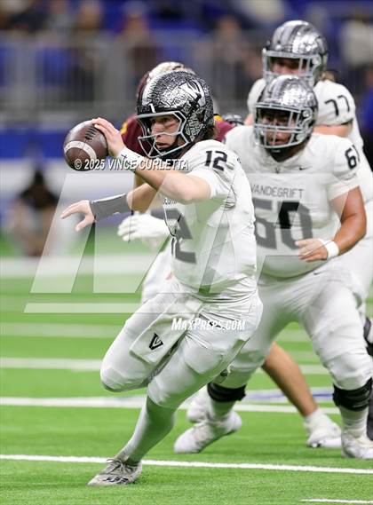Thumbnail 2 in Dripping Springs vs. Vandegrift (UIL 6A D2 Football Quarterfinal) photogallery.