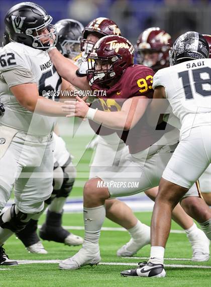 Thumbnail 1 in Dripping Springs vs. Vandegrift (UIL 6A D2 Football Quarterfinal) photogallery.