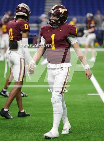 Thumbnail 2 in Dripping Springs vs. Vandegrift (UIL 6A D2 Football Quarterfinal) photogallery.