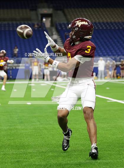Thumbnail 3 in Dripping Springs vs. Vandegrift (UIL 6A D2 Football Quarterfinal) photogallery.