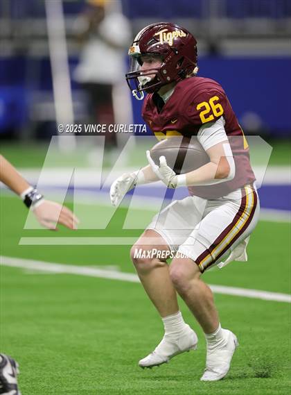 Thumbnail 2 in Dripping Springs vs. Vandegrift (UIL 6A D2 Football Quarterfinal) photogallery.