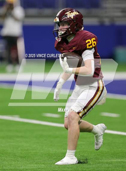 Thumbnail 1 in Dripping Springs vs. Vandegrift (UIL 6A D2 Football Quarterfinal) photogallery.