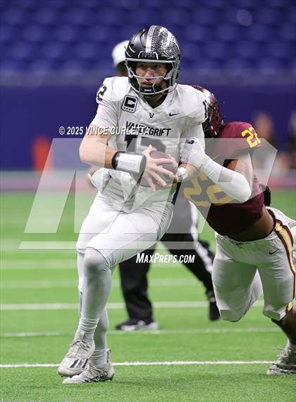 Thumbnail 1 in Dripping Springs vs. Vandegrift (UIL 6A D2 Football Quarterfinal) photogallery.