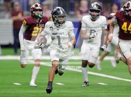 Thumbnail 1 in Dripping Springs vs. Vandegrift (UIL 6A D2 Football Quarterfinal) photogallery.