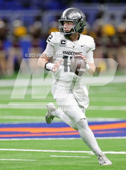 Thumbnail 1 in Dripping Springs vs. Vandegrift (UIL 6A D2 Football Quarterfinal) photogallery.