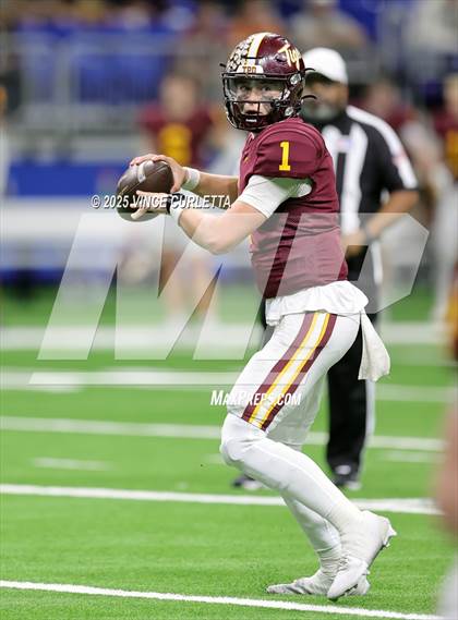 Thumbnail 1 in Dripping Springs vs. Vandegrift (UIL 6A D2 Football Quarterfinal) photogallery.