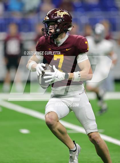 Thumbnail 2 in Dripping Springs vs. Vandegrift (UIL 6A D2 Football Quarterfinal) photogallery.