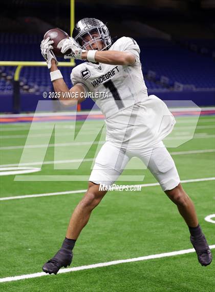 Thumbnail 3 in Dripping Springs vs. Vandegrift (UIL 6A D2 Football Quarterfinal) photogallery.