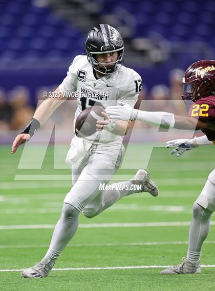 Thumbnail 1 in Dripping Springs vs. Vandegrift (UIL 6A D2 Football Quarterfinal) photogallery.