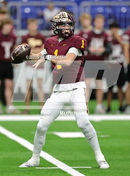 Thumbnail 1 in Dripping Springs vs. Vandegrift (UIL 6A D2 Football Quarterfinal) photogallery.