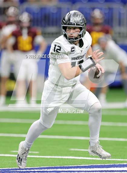 Thumbnail 2 in Dripping Springs vs. Vandegrift (UIL 6A D2 Football Quarterfinal) photogallery.