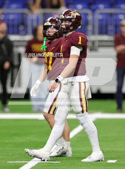 Thumbnail 2 in Dripping Springs vs. Vandegrift (UIL 6A D2 Football Quarterfinal) photogallery.