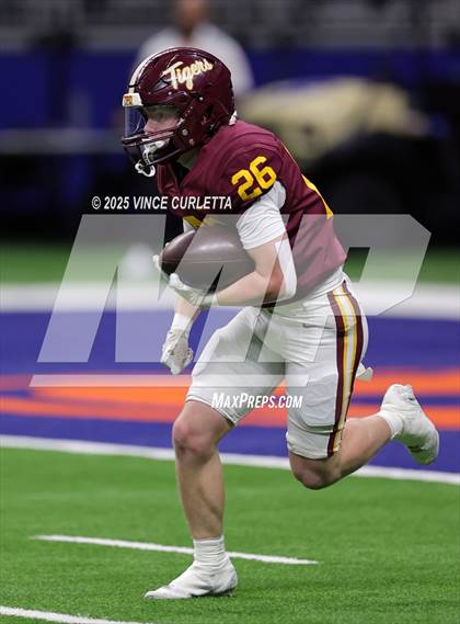 Thumbnail 1 in Dripping Springs vs. Vandegrift (UIL 6A D2 Football Quarterfinal) photogallery.