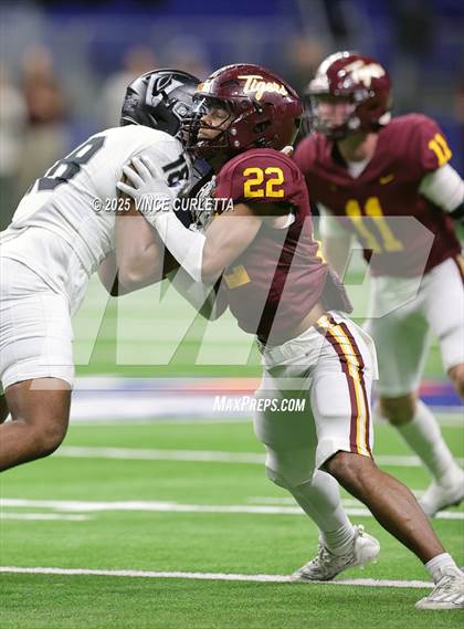 Thumbnail 3 in Dripping Springs vs. Vandegrift (UIL 6A D2 Football Quarterfinal) photogallery.