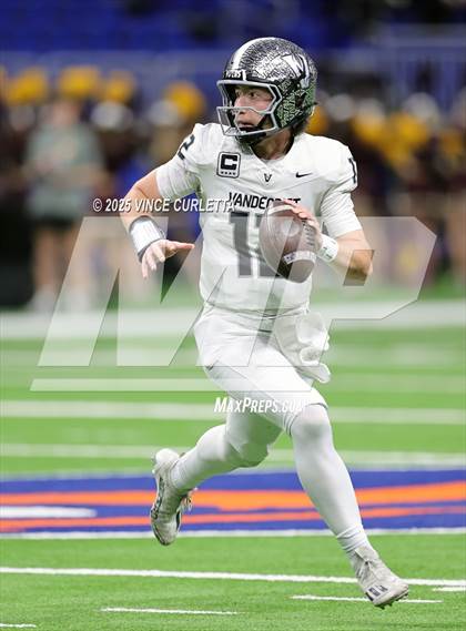 Thumbnail 3 in Dripping Springs vs. Vandegrift (UIL 6A D2 Football Quarterfinal) photogallery.