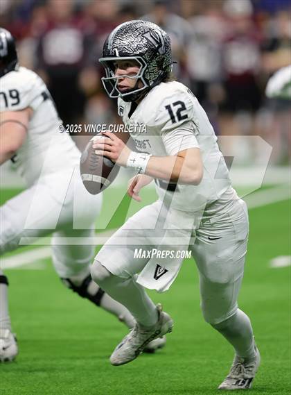 Thumbnail 3 in Dripping Springs vs. Vandegrift (UIL 6A D2 Football Quarterfinal) photogallery.