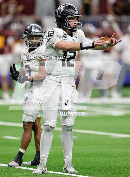 Thumbnail 3 in Dripping Springs vs. Vandegrift (UIL 6A D2 Football Quarterfinal) photogallery.
