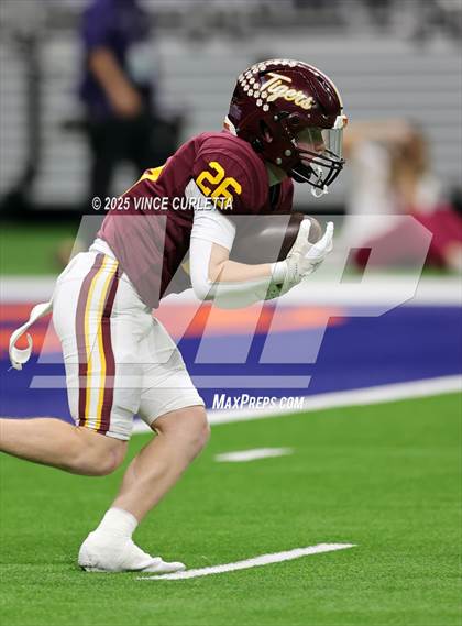 Thumbnail 1 in Dripping Springs vs. Vandegrift (UIL 6A D2 Football Quarterfinal) photogallery.