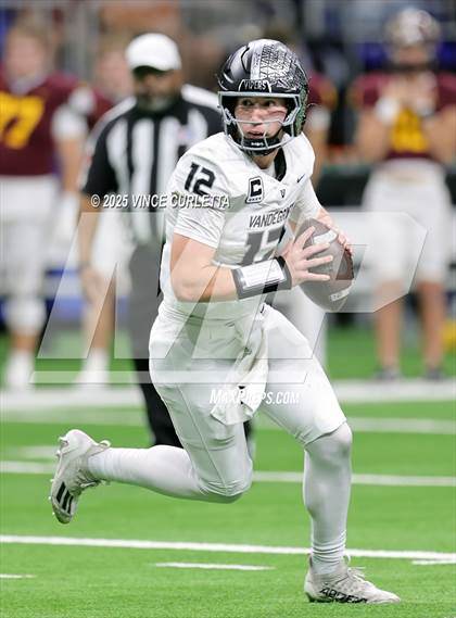 Thumbnail 3 in Dripping Springs vs. Vandegrift (UIL 6A D2 Football Quarterfinal) photogallery.