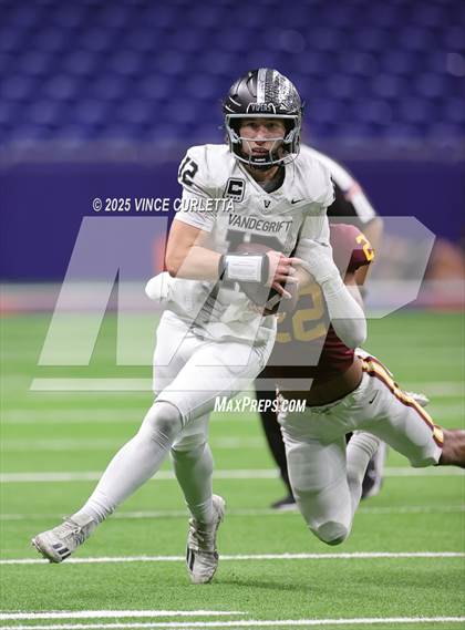 Thumbnail 2 in Dripping Springs vs. Vandegrift (UIL 6A D2 Football Quarterfinal) photogallery.