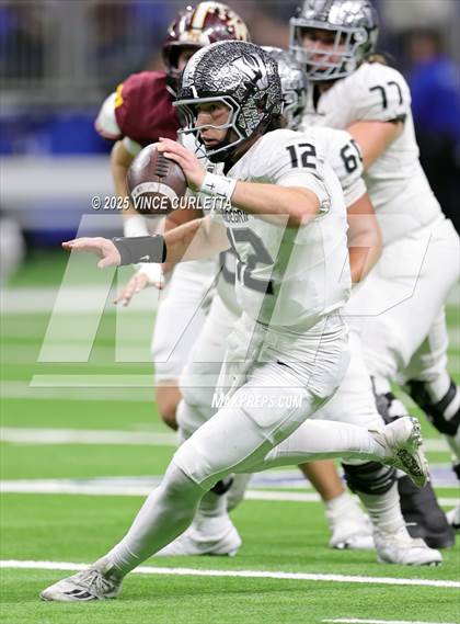 Thumbnail 1 in Dripping Springs vs. Vandegrift (UIL 6A D2 Football Quarterfinal) photogallery.