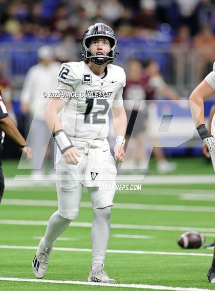 Thumbnail 1 in Dripping Springs vs. Vandegrift (UIL 6A D2 Football Quarterfinal) photogallery.