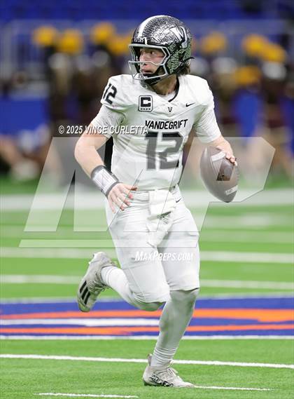 Thumbnail 1 in Dripping Springs vs. Vandegrift (UIL 6A D2 Football Quarterfinal) photogallery.