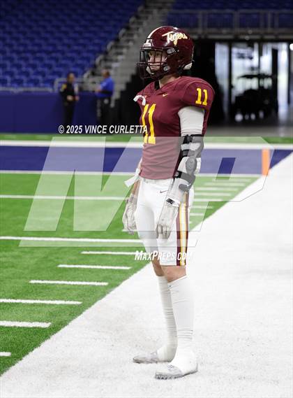 Thumbnail 2 in Dripping Springs vs. Vandegrift (UIL 6A D2 Football Quarterfinal) photogallery.