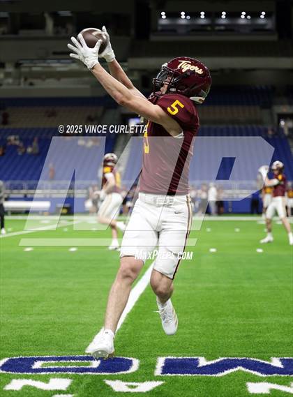 Thumbnail 3 in Dripping Springs vs. Vandegrift (UIL 6A D2 Football Quarterfinal) photogallery.